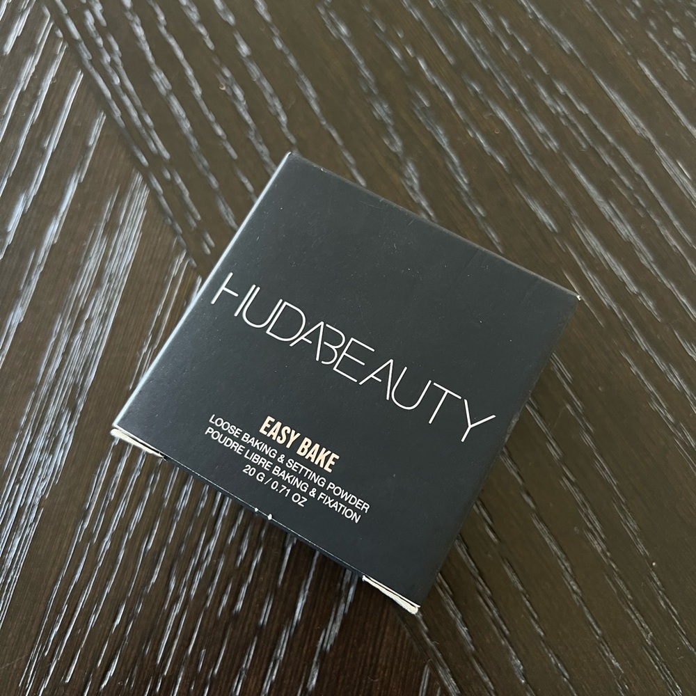 HUDA BEAUTY Easy Bake Loose Baking Setting Powder in CUPCAKE